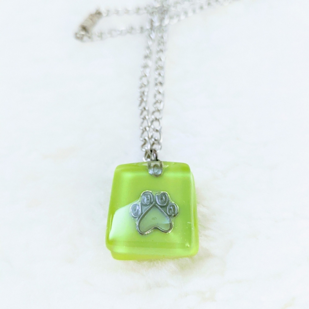New*Glass Pendant Paw Print Design(W/ Chain)